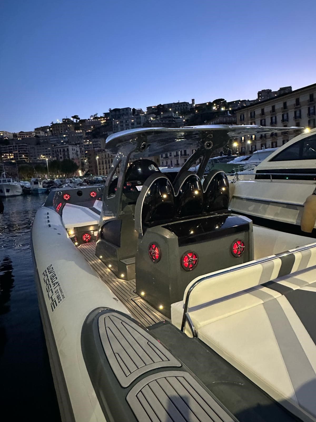 Doviboat Porsche Hurricane Gt10rs - Detail View 1 Doviboat Porsche Hurricane Gt10rs - Detail View 1