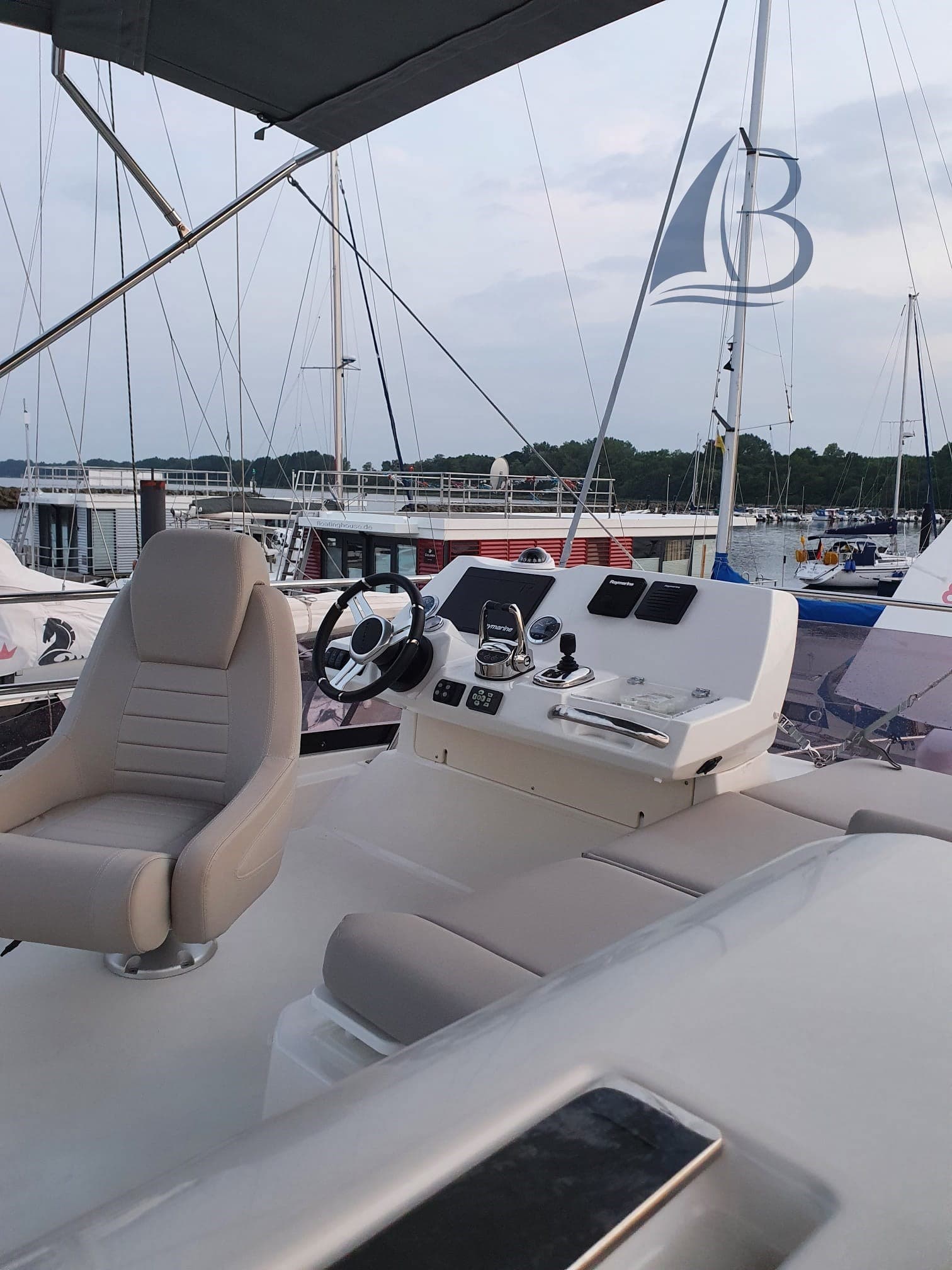 Prestige Yachts Prestige 420 Fly usato - foto hero 11