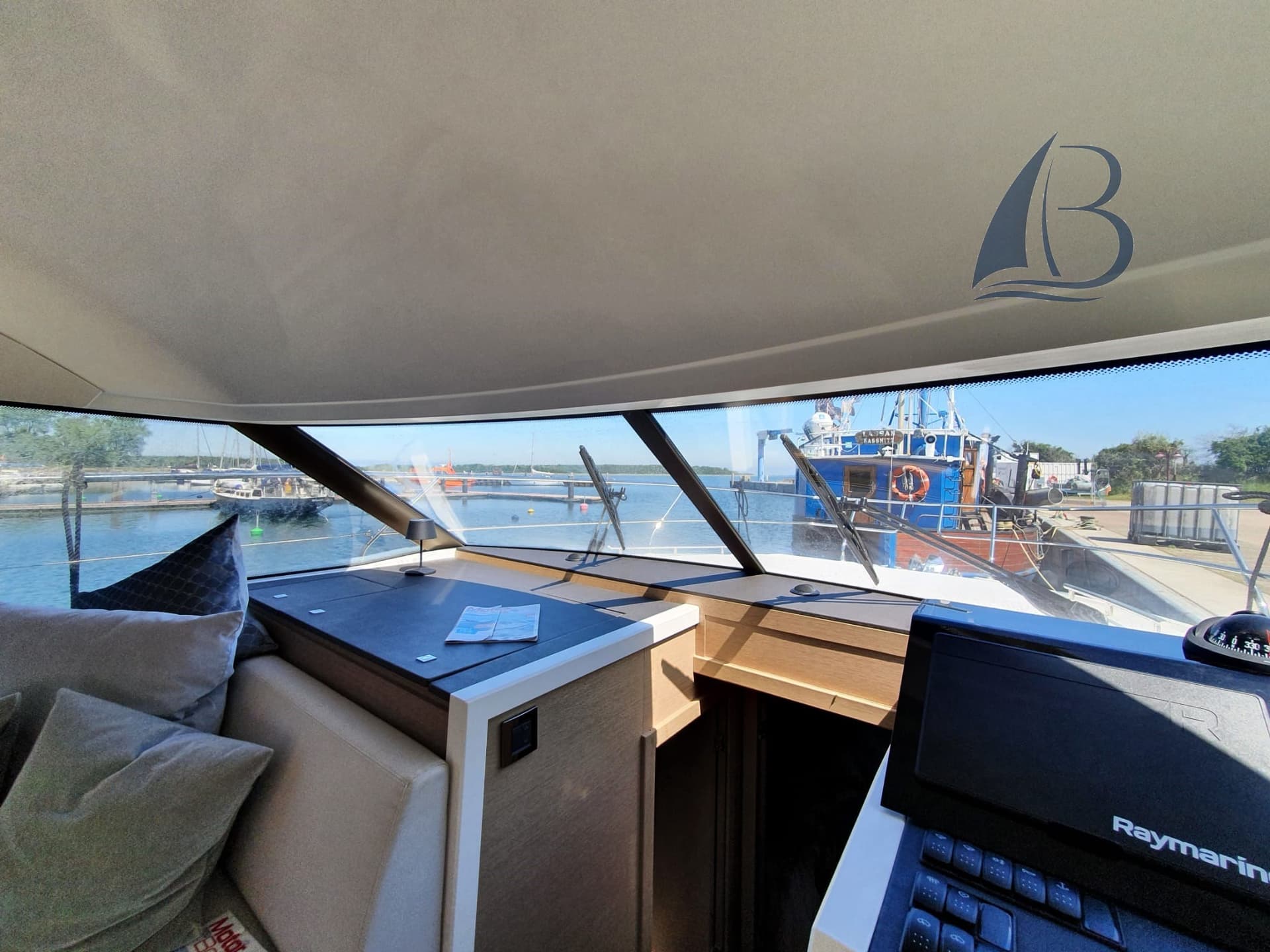 Prestige Yachts Prestige 420 Fly usato - foto hero 10