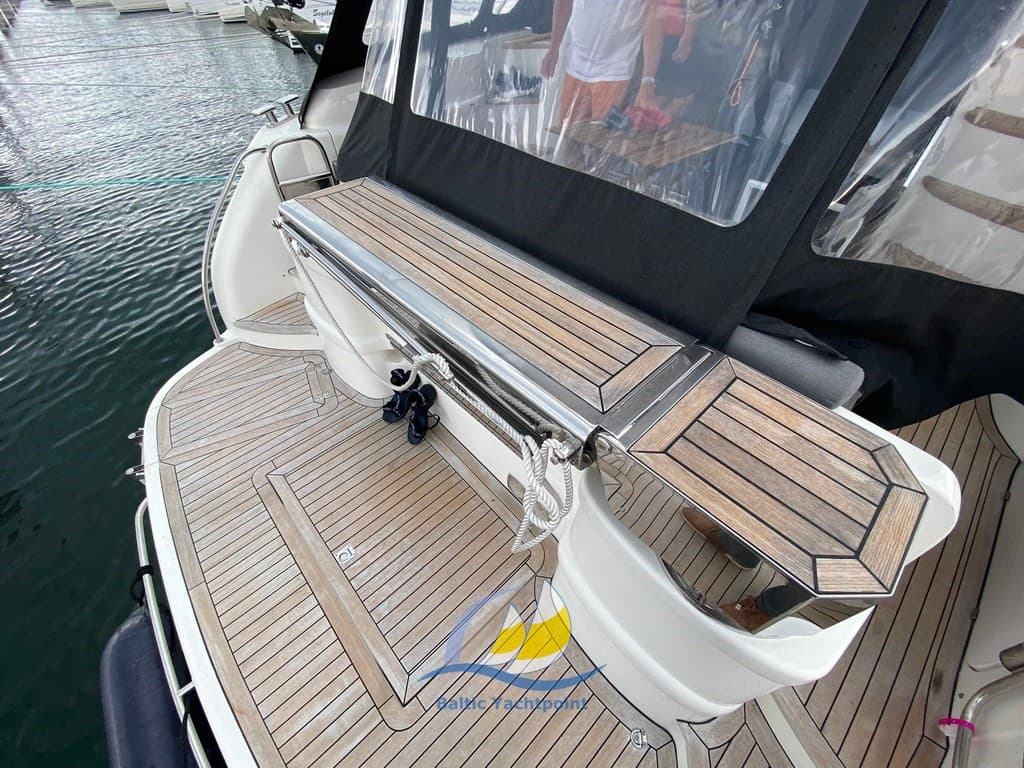 Sealine T 52 - Deck View Sealine T 52 - Deck View