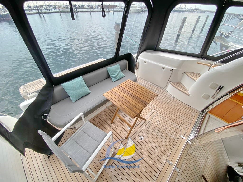 Sealine T 52 - Detail View 1 Sealine T 52 - Detail View 1