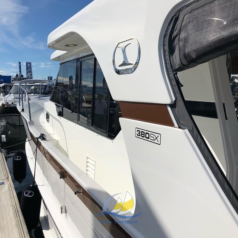 Integrity 380 Sx - Deck View Integrity 380 Sx - Deck View