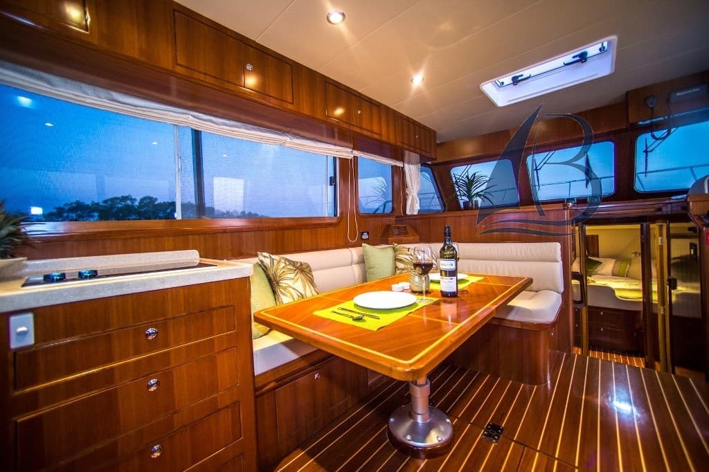 Integrity Motor Yachts Integrity 440 Sedan usato - foto hero 12