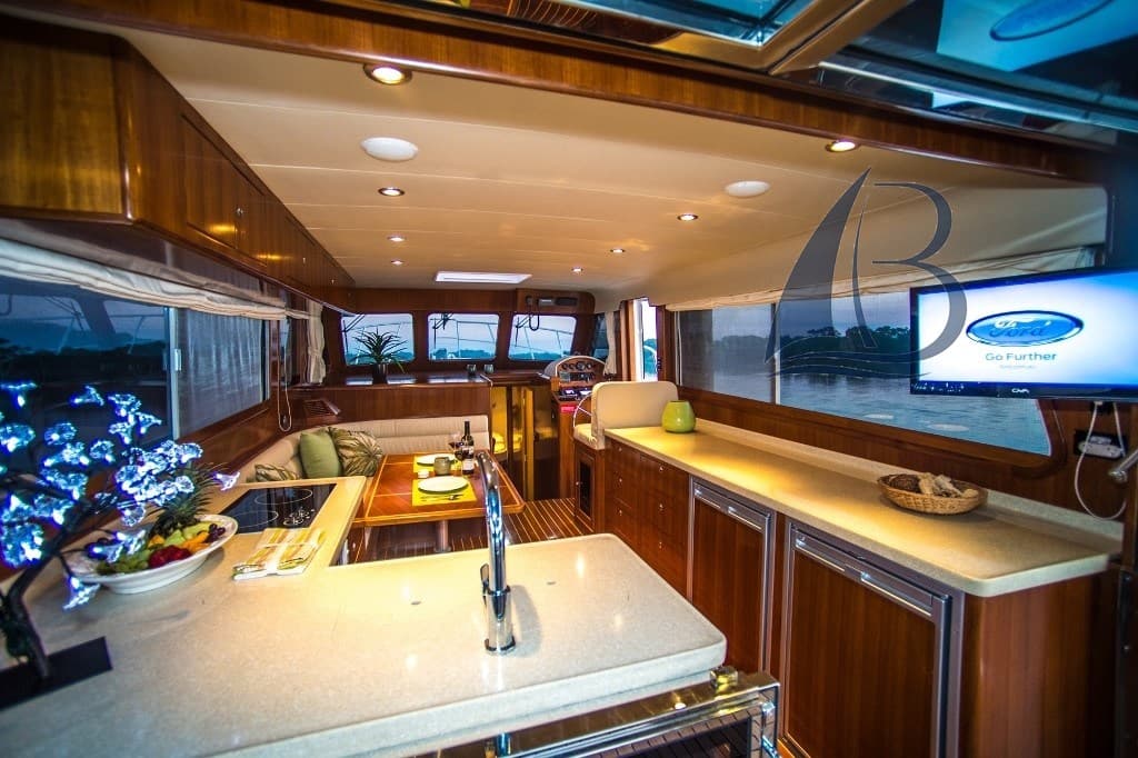 Integrity Motor Yachts Integrity 440 Sedan usato - foto hero 9