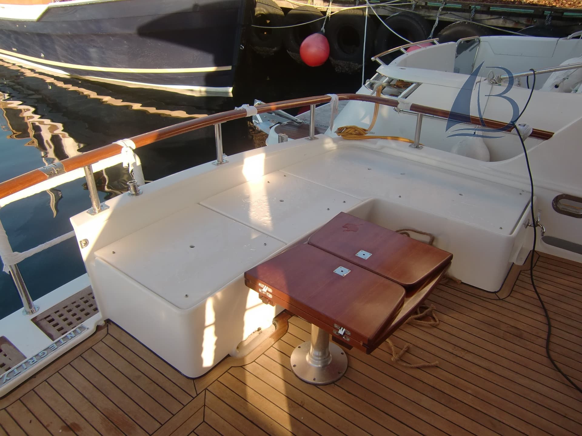 Integrity Motor Yachts Integrity 350 Sedan usato - foto hero 15