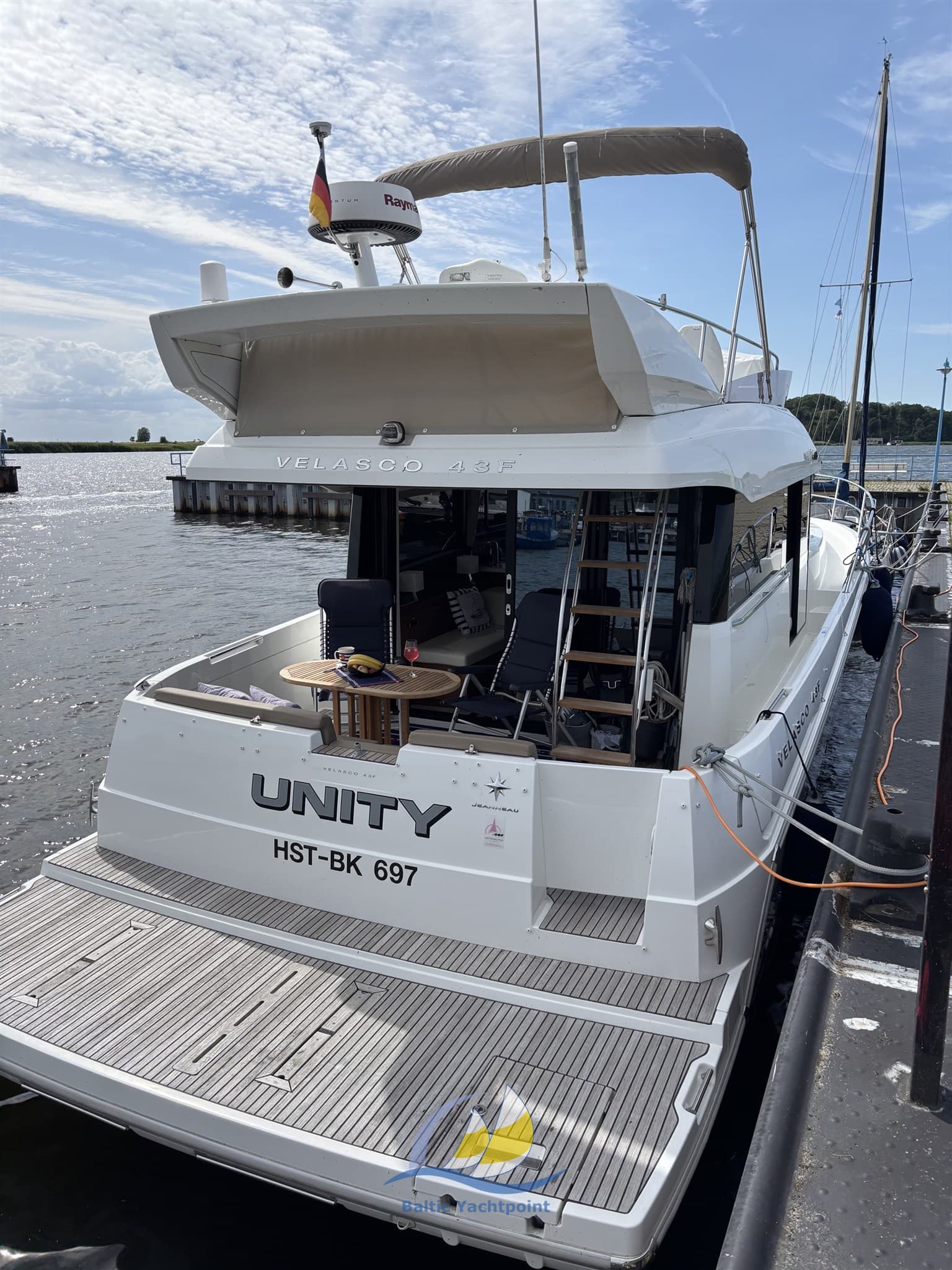 Jeanneau Velasco 43f - Detail View 1 Jeanneau Velasco 43f - Detail View 1
