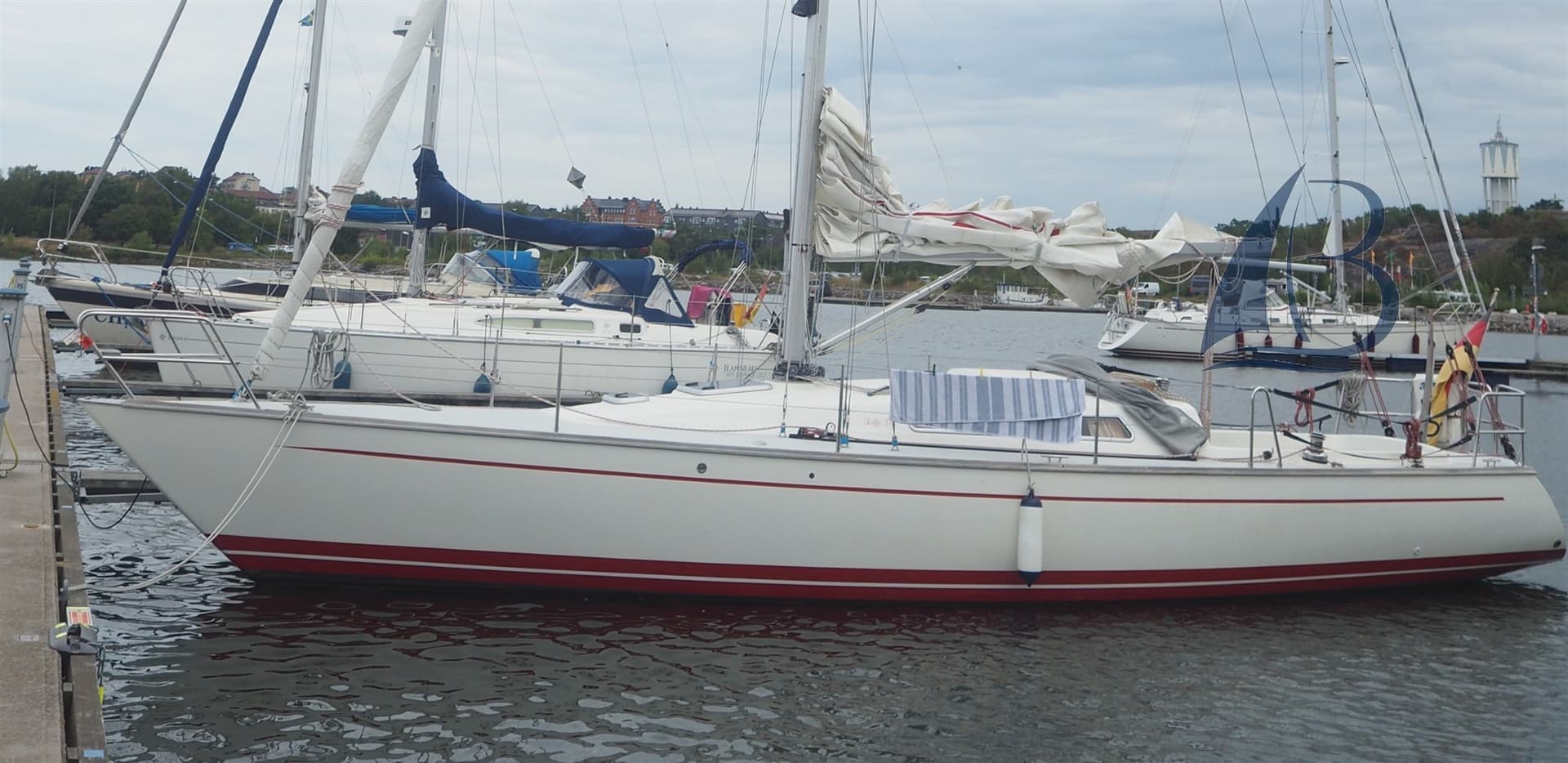 Luffe 37 used - main view