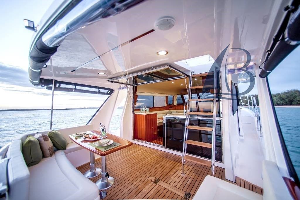 Integrity Motor Yachts Integrity 380 Fly usato - foto hero 10