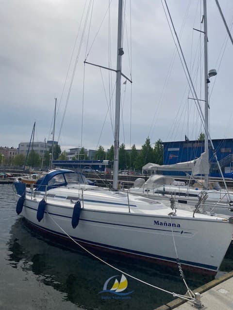 Bavaria 36- Kein Charter - Deck View Bavaria 36- Kein Charter - Deck View