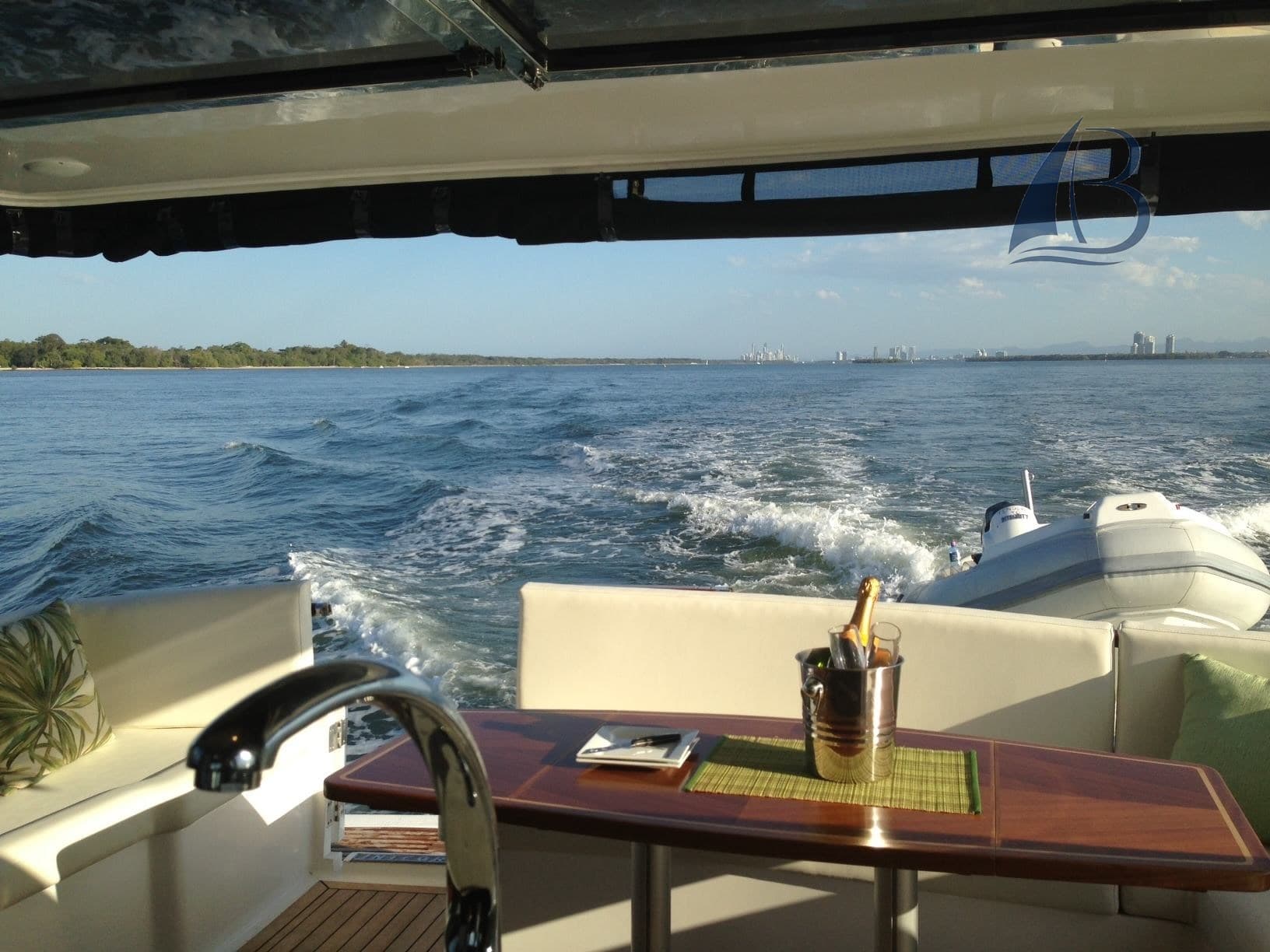 Integrity Motor Yachts Integrity 380 Sedan usato - foto hero 10