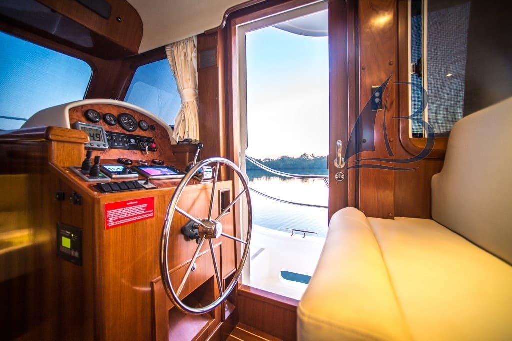 Integrity Motor Yachts Integrity 380 Sedan usato - foto hero 11
