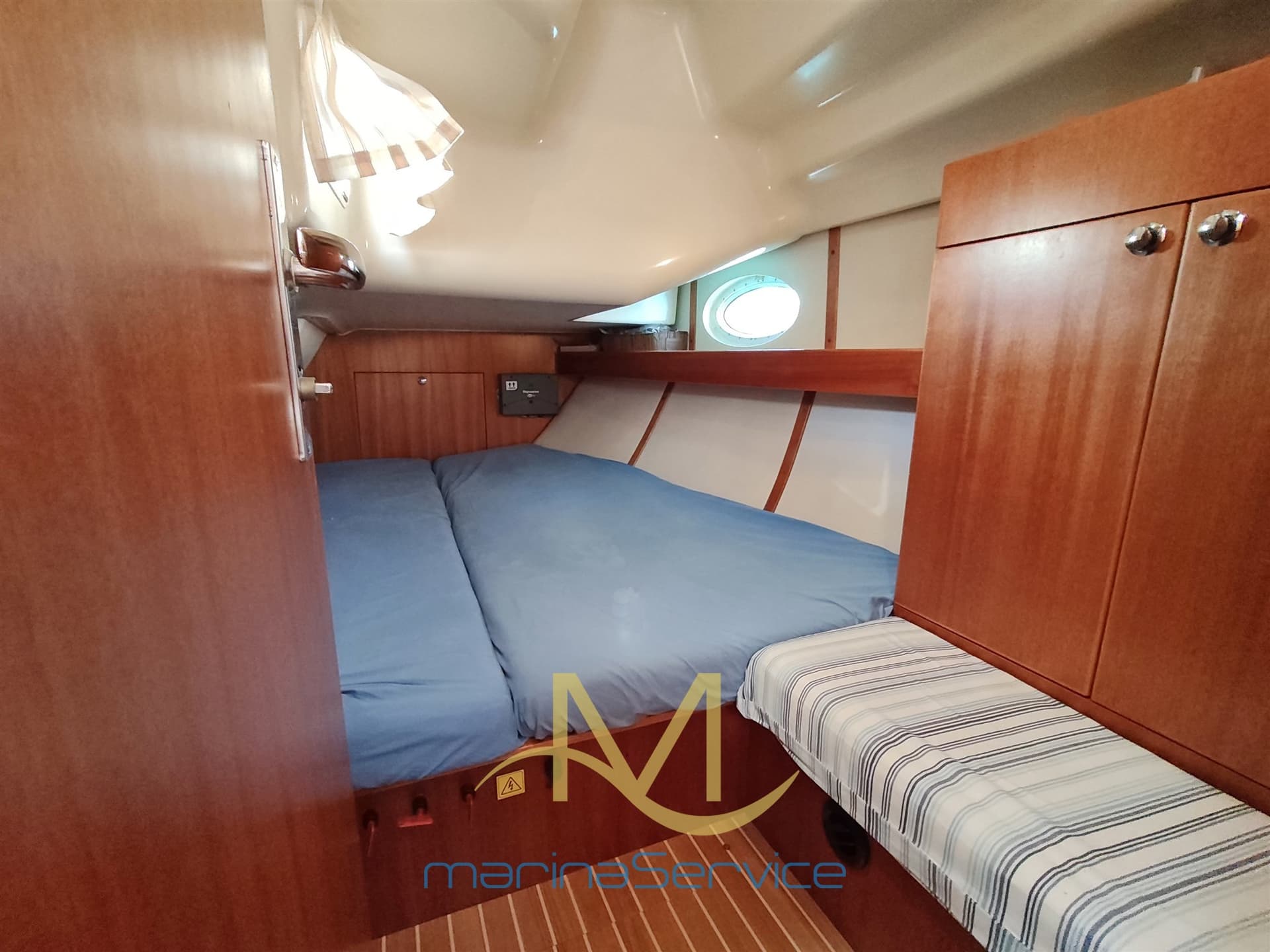 Elan 374 Impression d'occasion - image hero 23