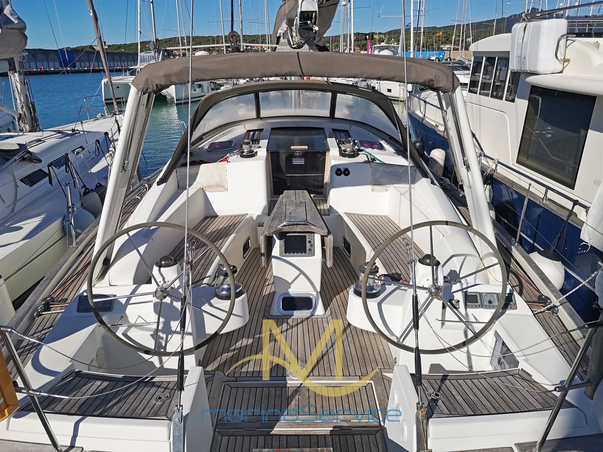 Wauquiez 47 Pilot Saloon - Deck View Wauquiez 47 Pilot Saloon - Deck View