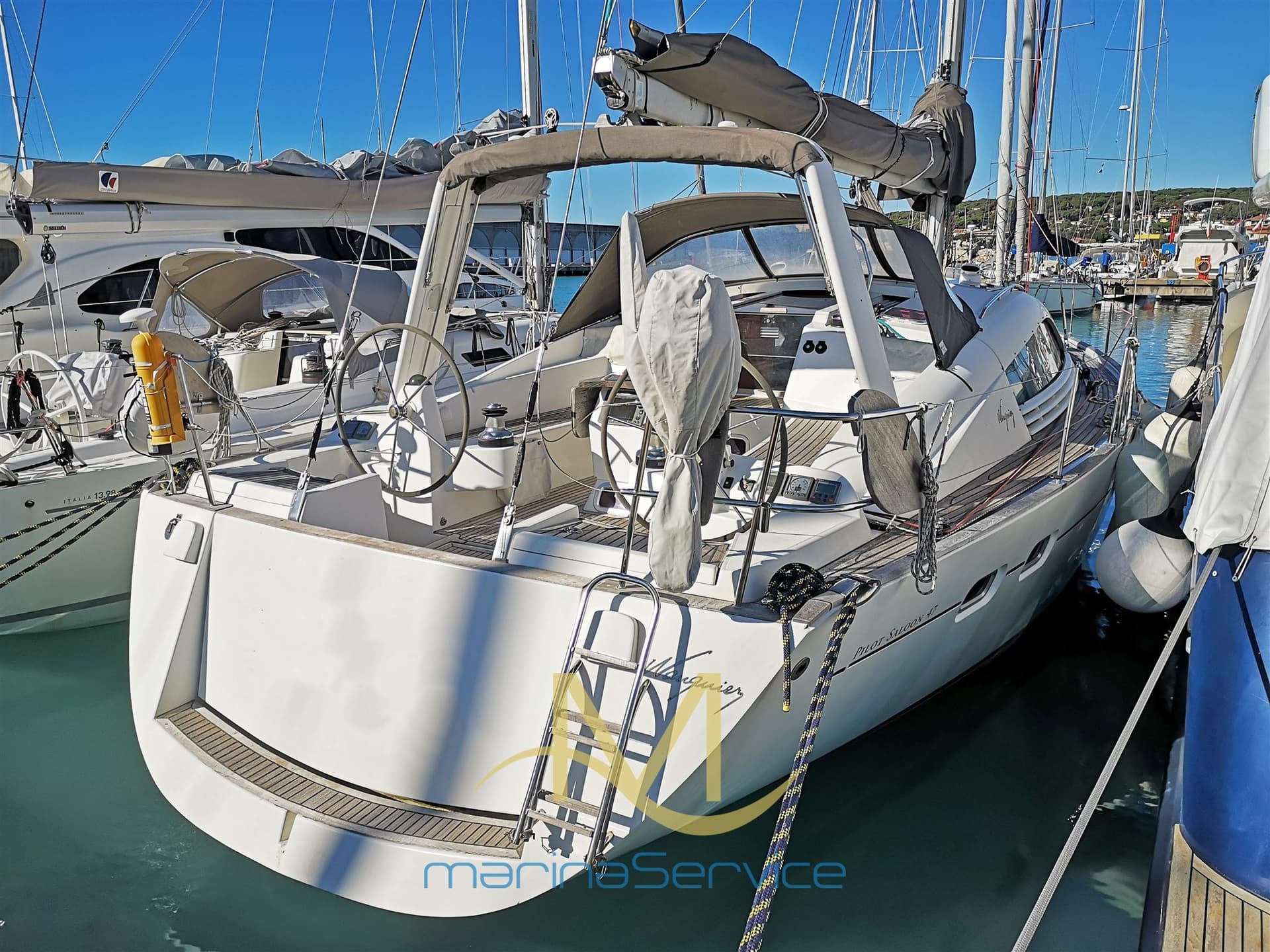 Wauquiez 47 Pilot Saloon - Detail View 1 Wauquiez 47 Pilot Saloon - Detail View 1