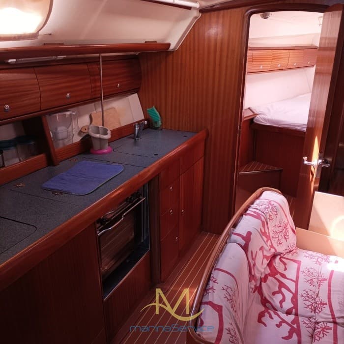 Bavaria 41 Cruiser - Deck View Bavaria 41 Cruiser - Deck View