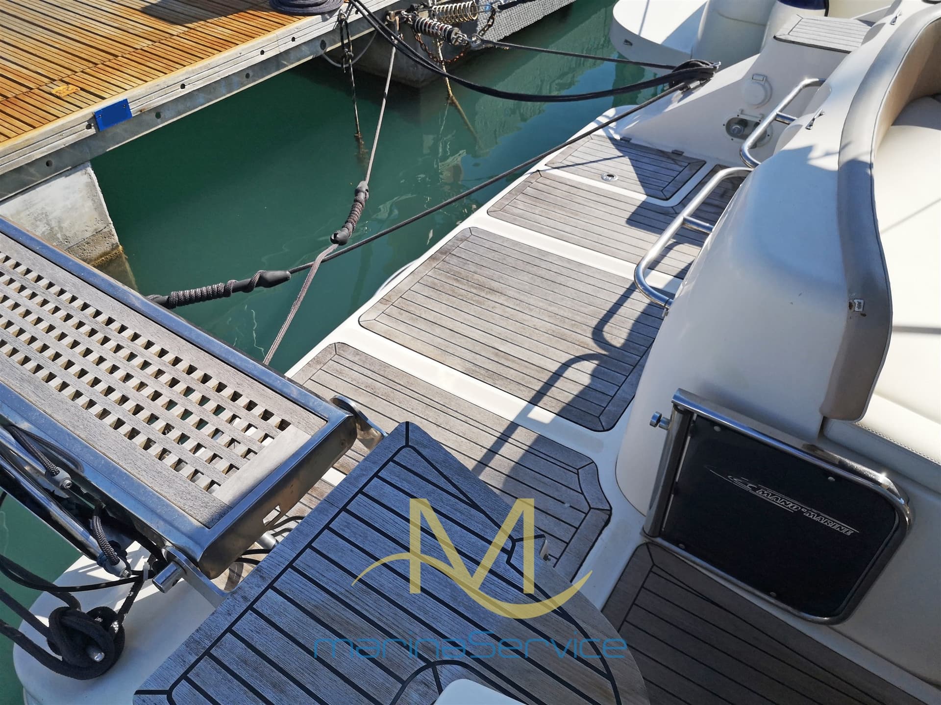 Manò Marine Mano' 28,50 - Deck View Manò Marine Mano' 28,50 - Deck View