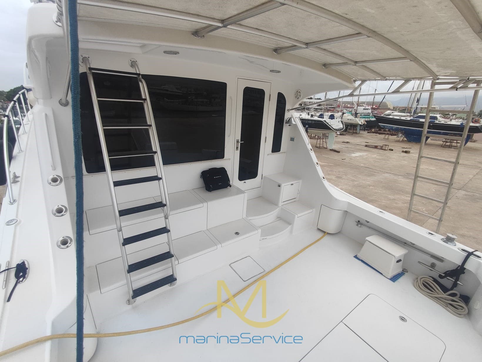 Hatteras 54 Convertible - Detail View 1 Hatteras 54 Convertible - Detail View 1