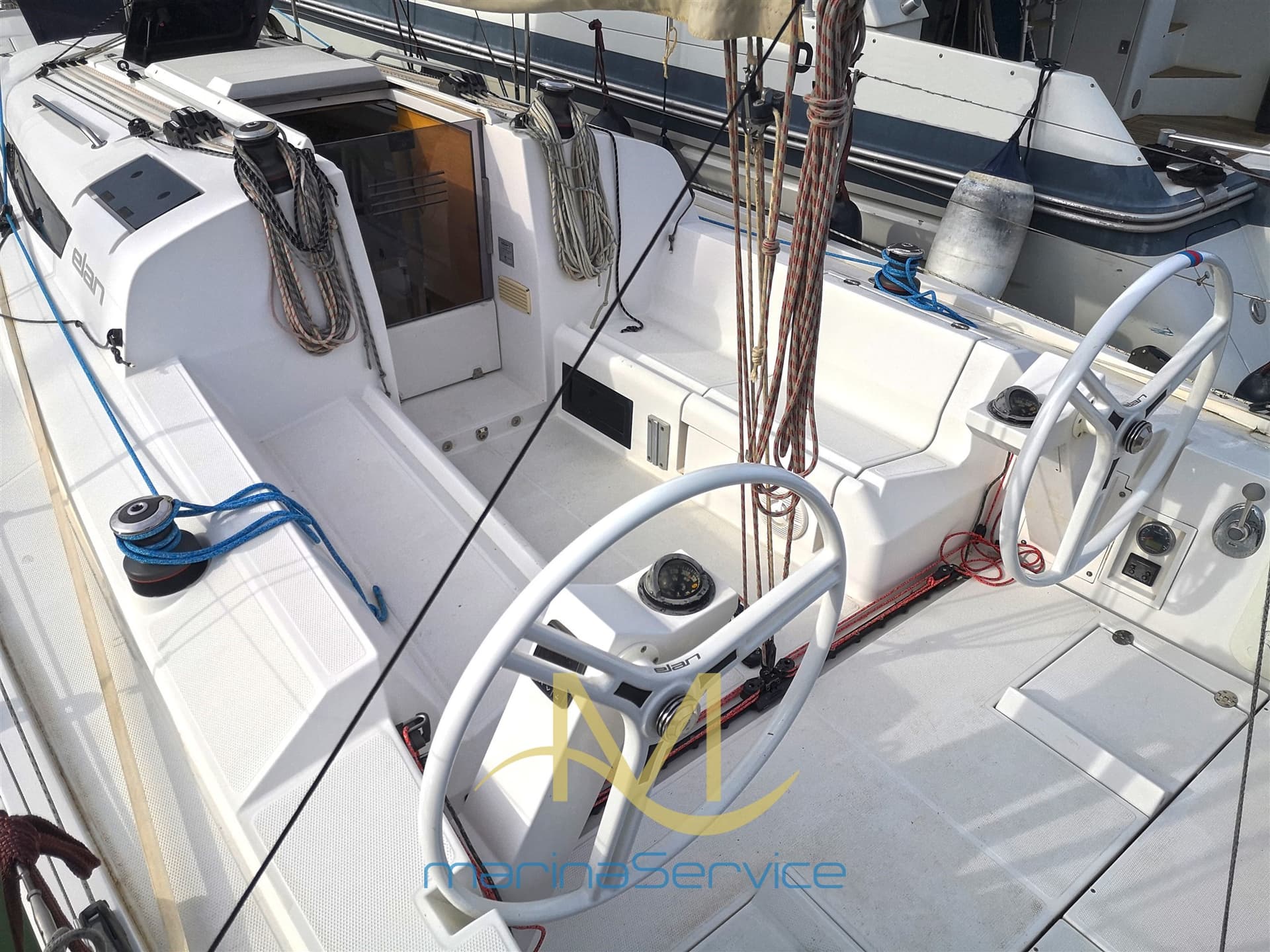 Elan Line 320 - Deck View Elan Line 320 - Deck View