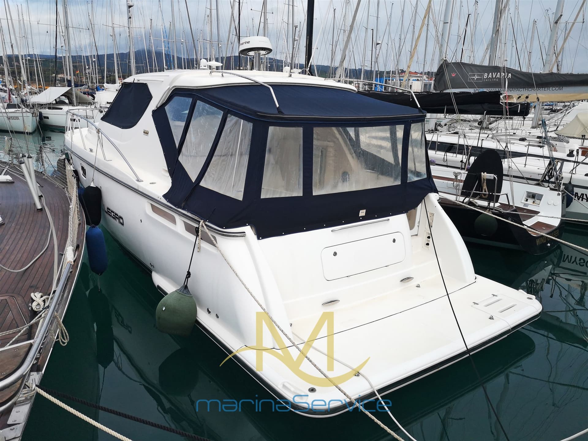 Tiara Yachts 4300 Sovran - Detail View 1 Tiara Yachts 4300 Sovran - Detail View 1