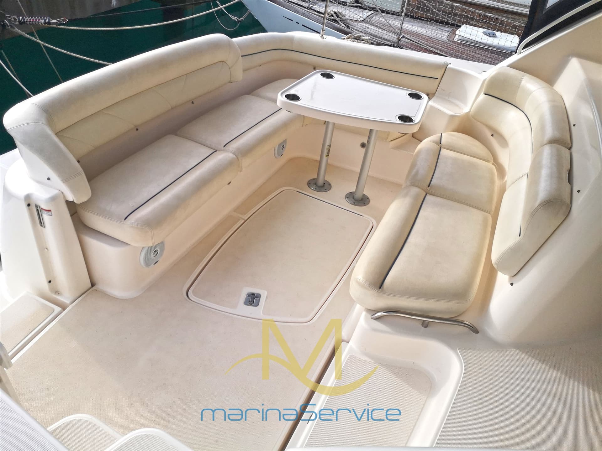 Tiara Yachts 4300 Sovran - Deck View Tiara Yachts 4300 Sovran - Deck View