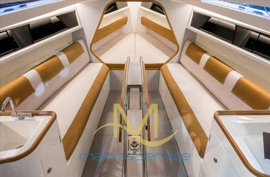 Italia Yachts Italia 9.98 used - hero image 8