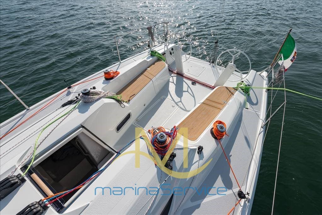 Italia Yachts Italia 9.98 - Deck View Italia Yachts Italia 9.98 - Deck View