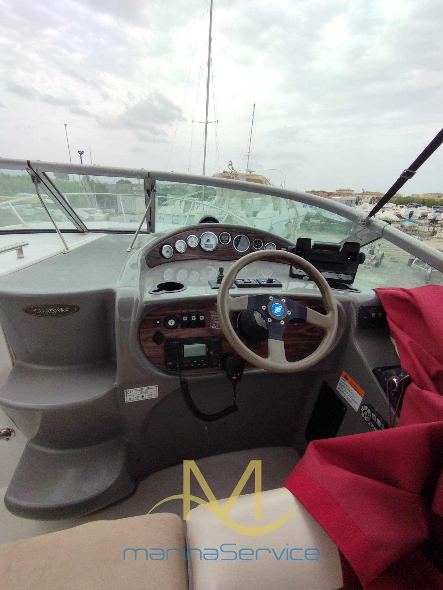 Four Winns Vista 268 - Deck View Four Winns Vista 268 - Deck View