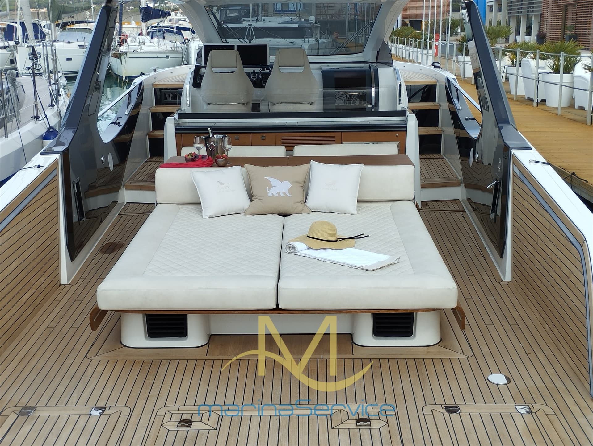Italia Yachts Iy 43 Veloce - Deck View Italia Yachts Iy 43 Veloce - Deck View