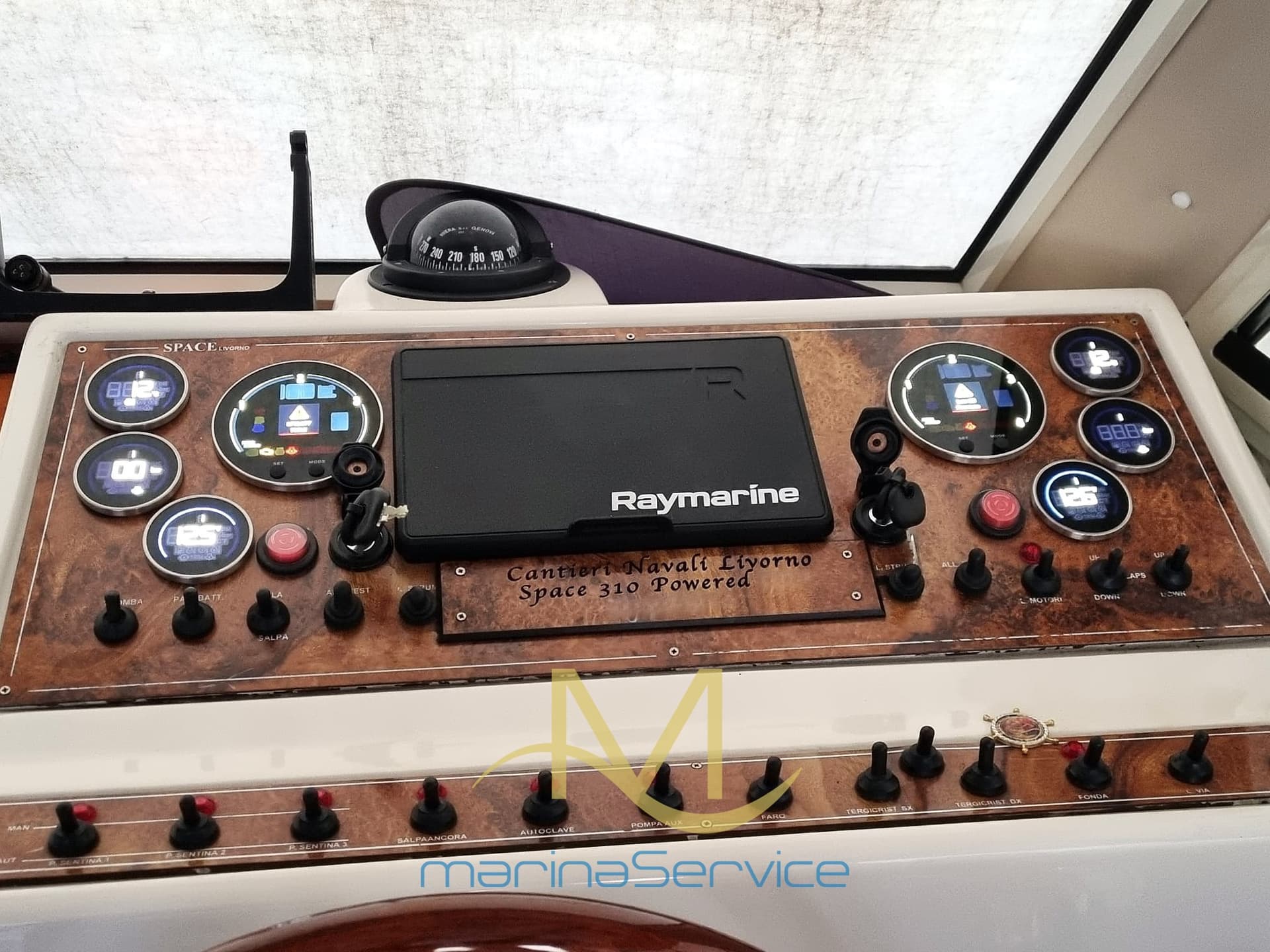 Plastik Space 310 Cruise - Deck View Plastik Space 310 Cruise - Deck View