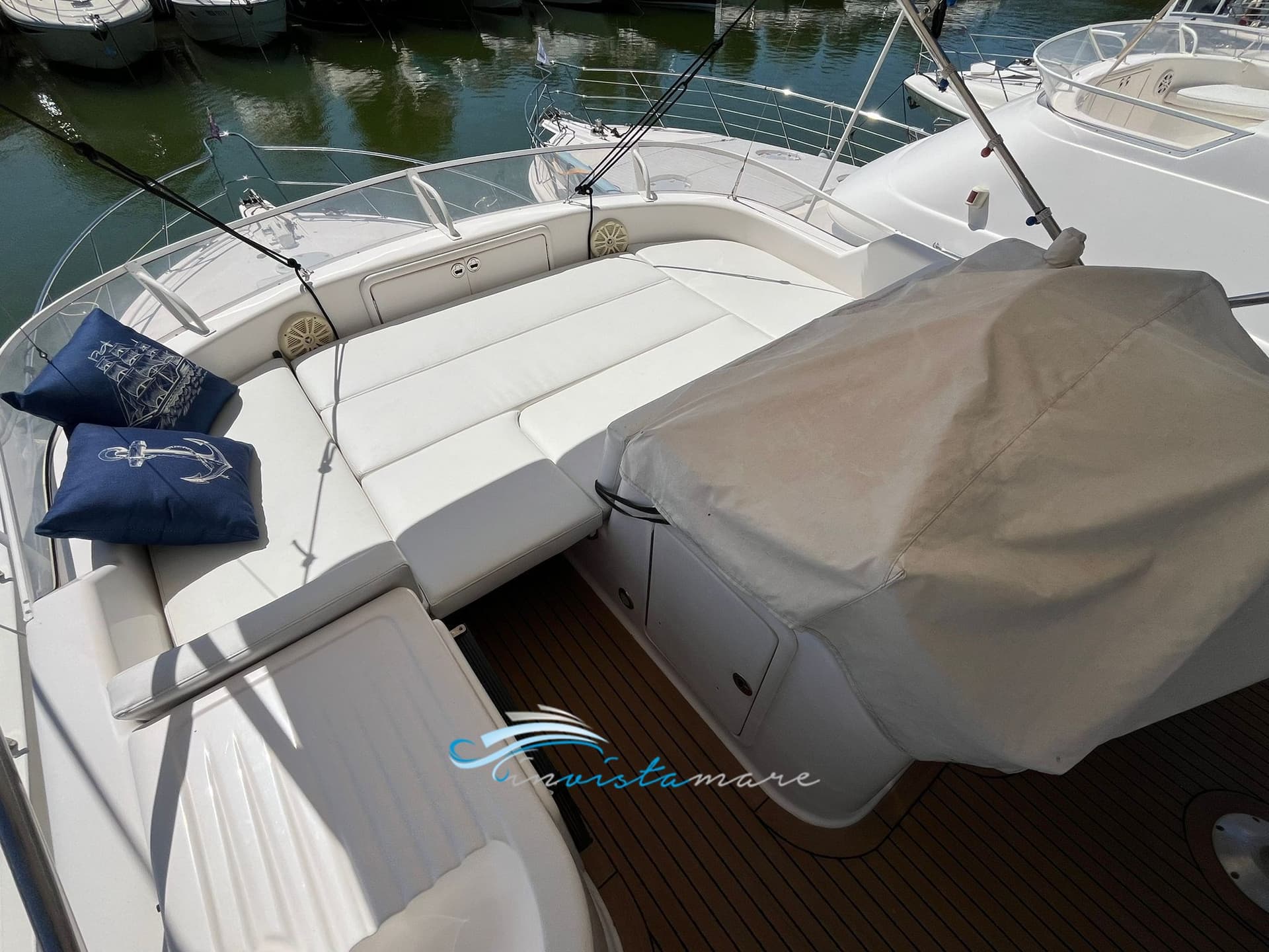 Riviera Marine 40 Flybridge used - detail 3