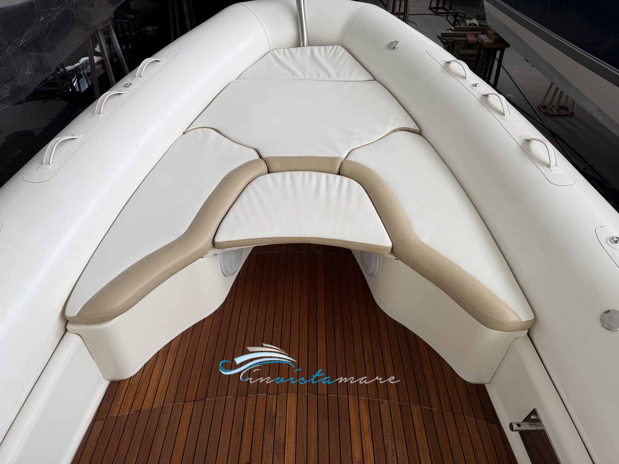 Zodiac Italia Avon Gt 850 - Interior View Zodiac Italia Avon Gt 850 - Interior View