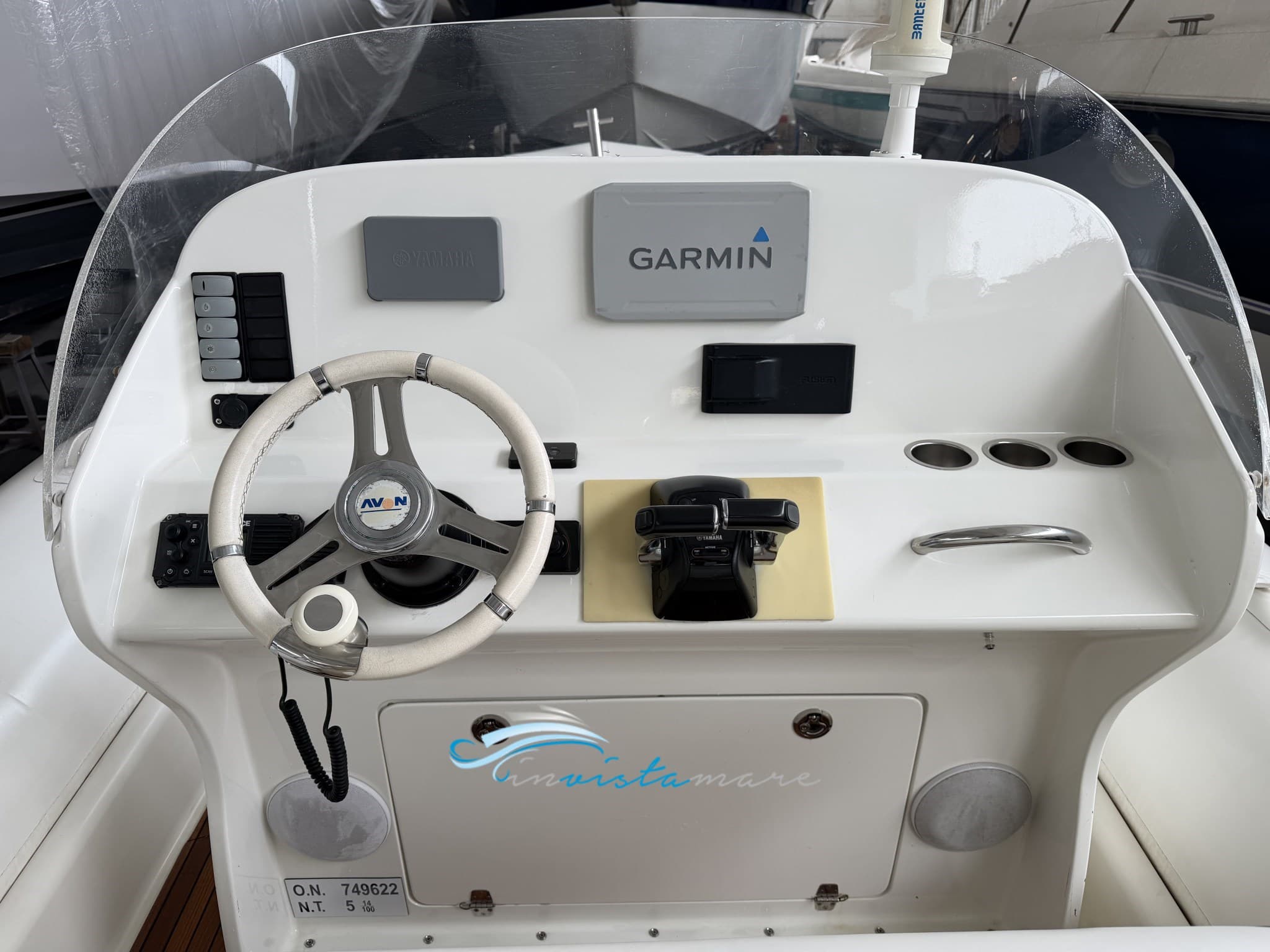 Zodiac Italia Avon Gt 850 - Deck View Zodiac Italia Avon Gt 850 - Deck View