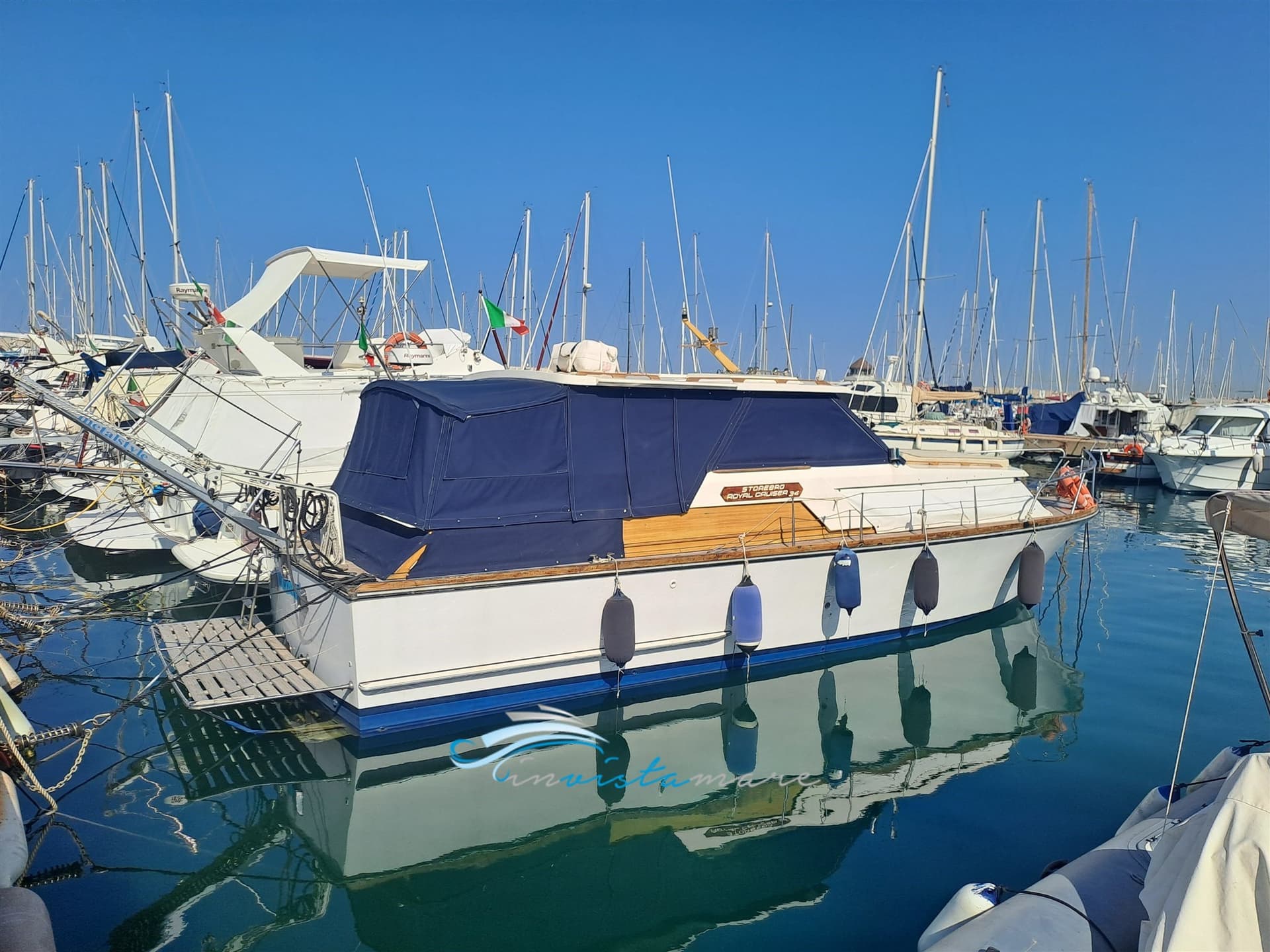 Storebro Royal Cruiser Storebro 34 - Detail View 1 Storebro Royal Cruiser Storebro 34 - Detail View 1