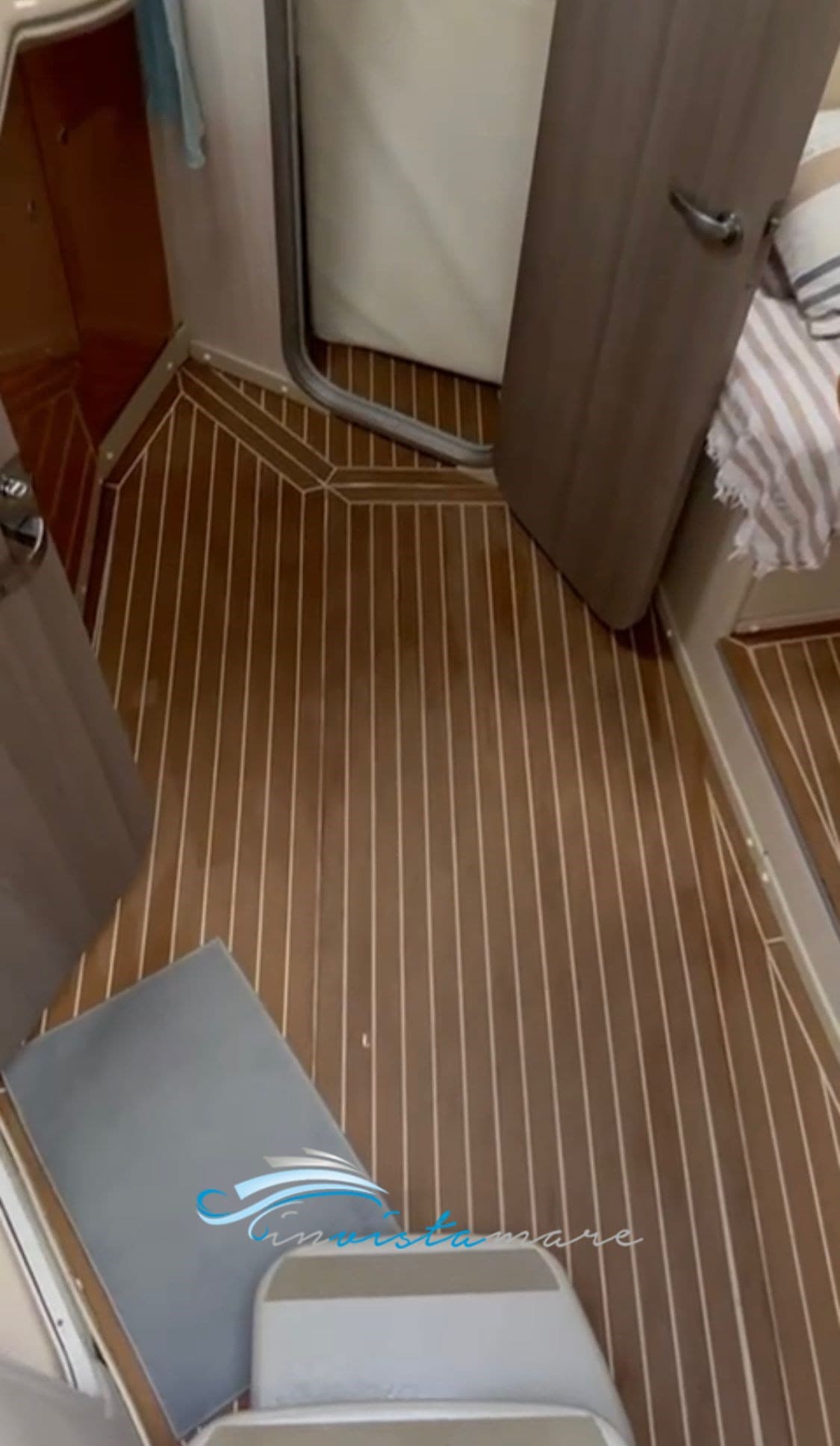 Larson Boats Cabrio 330 d'occasion - image hero 15