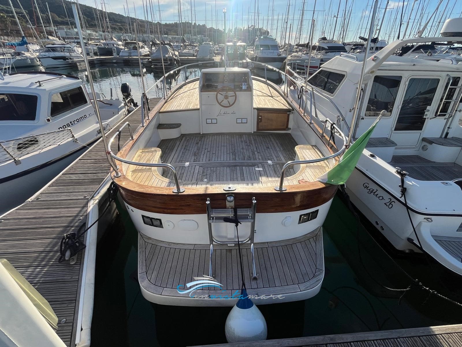 Patrone Moreno 25 Open - Interior View Patrone Moreno 25 Open - Interior View