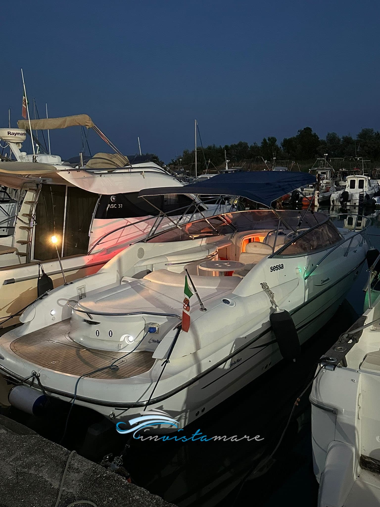 Sessa Marine Islamorada 32 - Detail View 1 Sessa Marine Islamorada 32 - Detail View 1