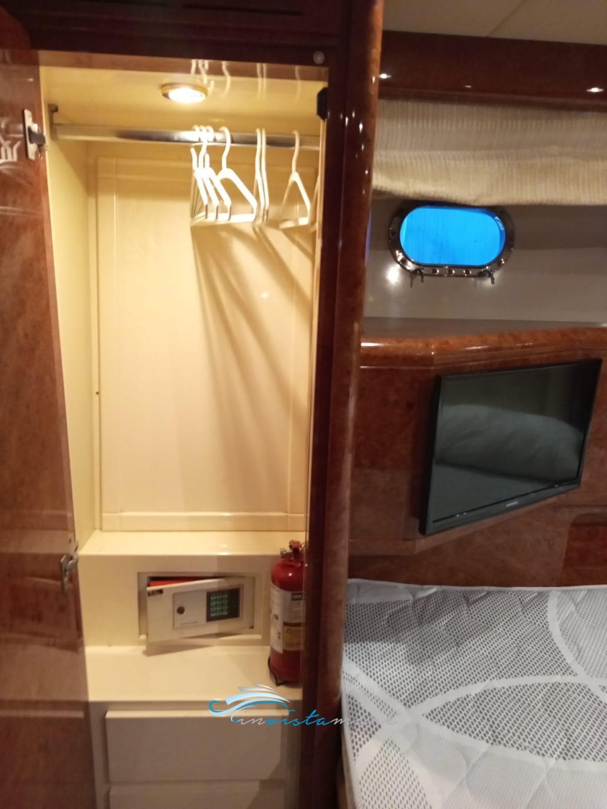 Overmarine Mangusta 72 HT d'occasion - image hero 20