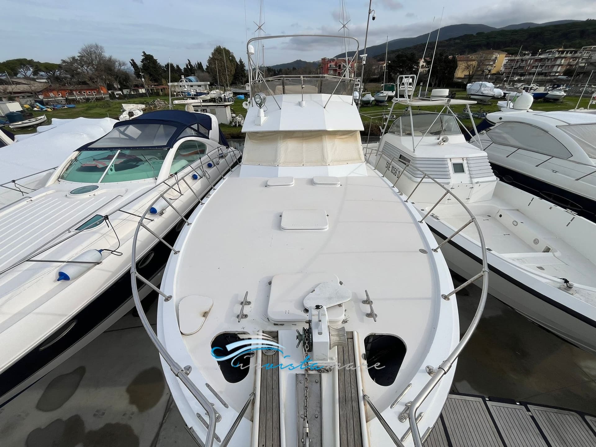 Hatteras 43 - Interior View Hatteras 43 - Interior View