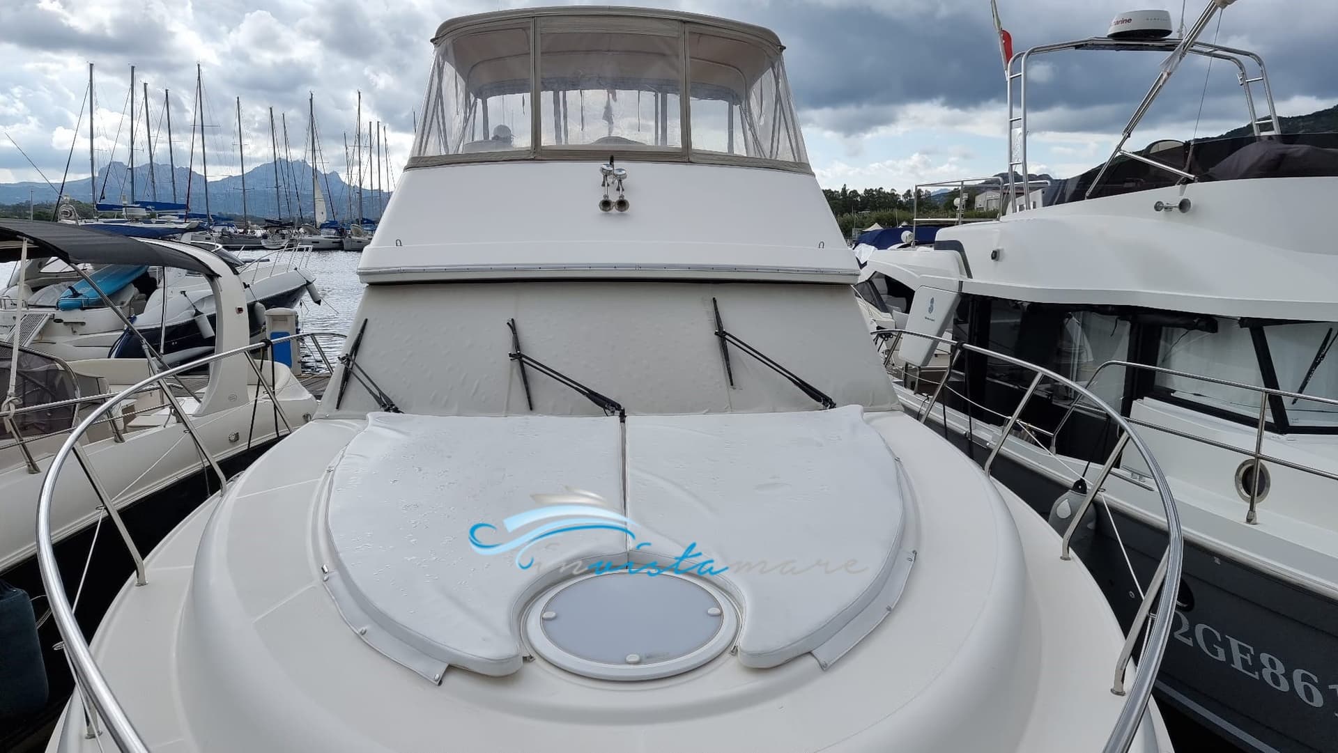 Silverton Silverton 36 Convertible - Detail View 1 Silverton Silverton 36 Convertible - Detail View 1