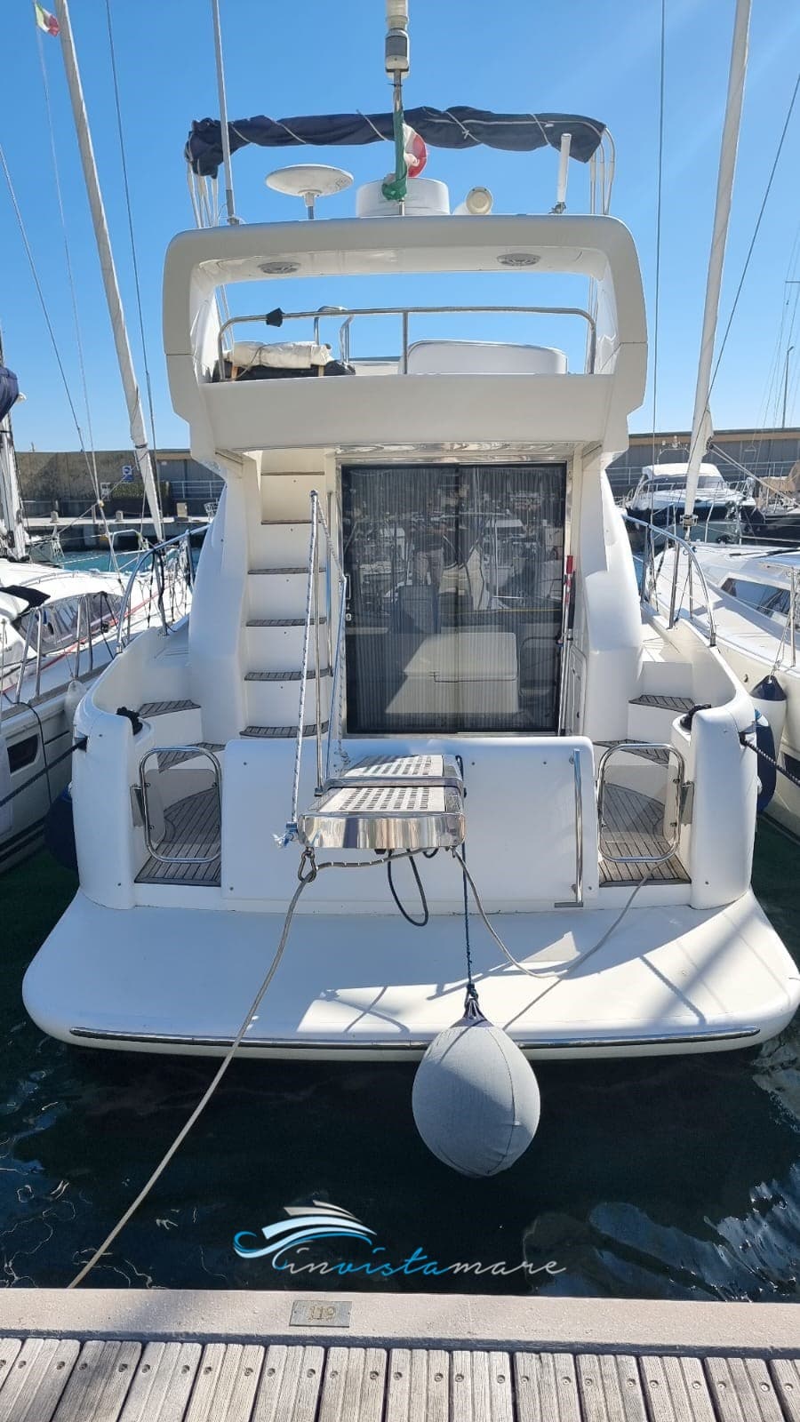 Azimut 42 Fly - Detail View 1 Azimut 42 Fly - Detail View 1