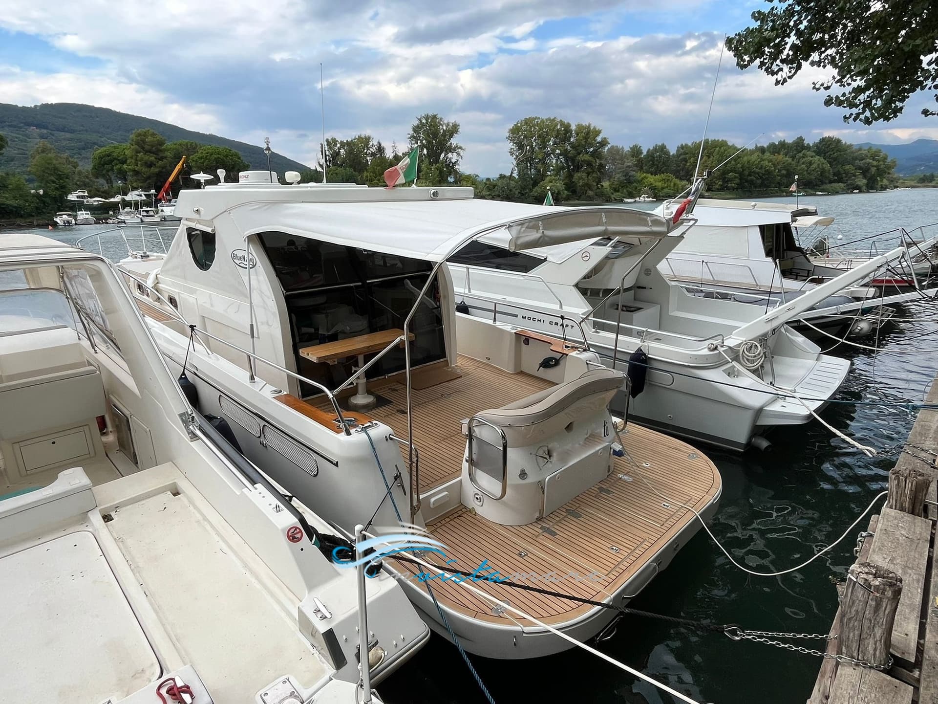 Blue Navy Blue Navy 430 Cruiser - Detail View 1 Blue Navy Blue Navy 430 Cruiser - Detail View 1
