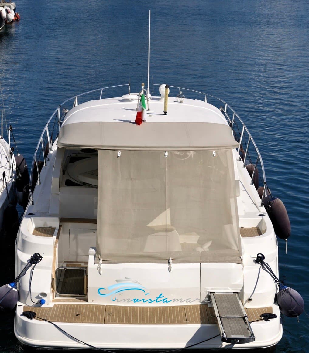 Manò Marine M 35 - Interior View Manò Marine M 35 - Interior View