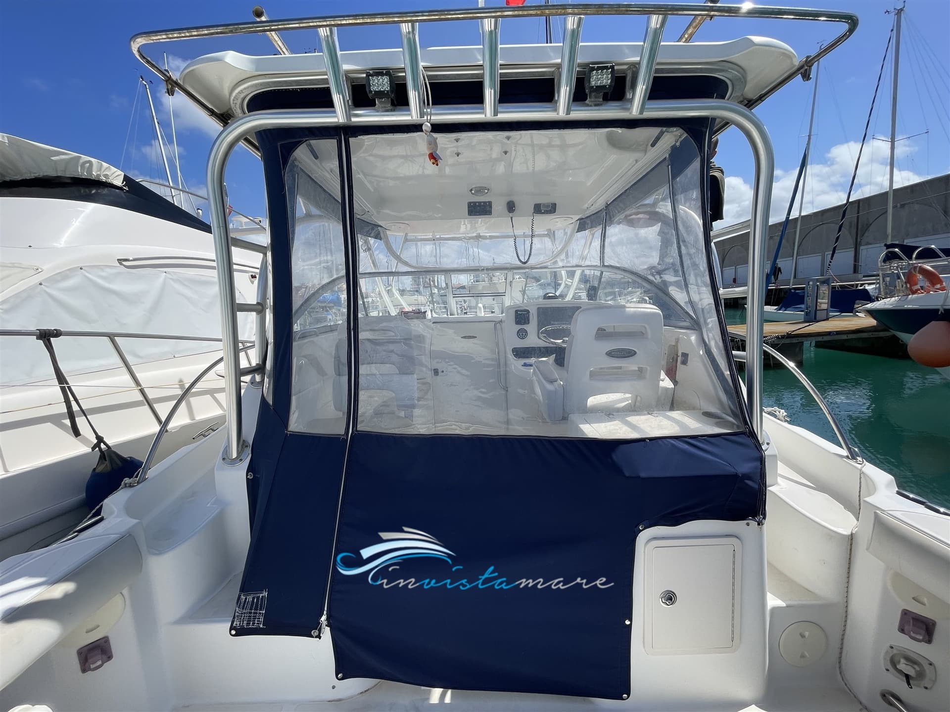 Boston Whaler Boston 305 Conquest - Interior View Boston Whaler Boston 305 Conquest - Interior View