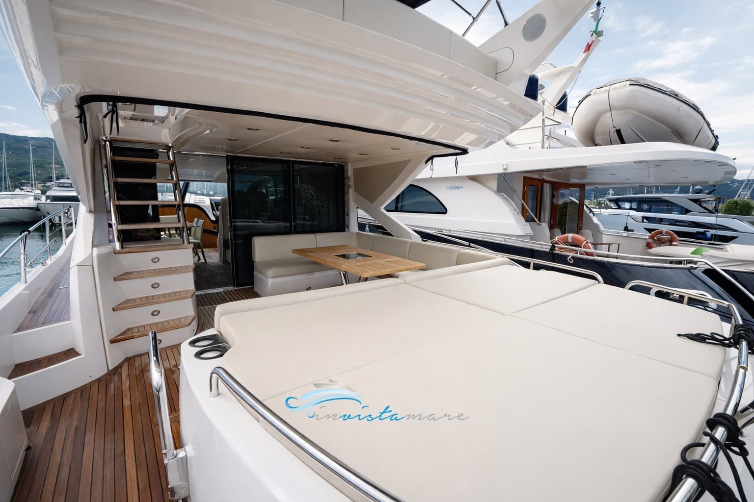 Sunseeker 68 Sport Yacht - Interior View Sunseeker 68 Sport Yacht - Interior View