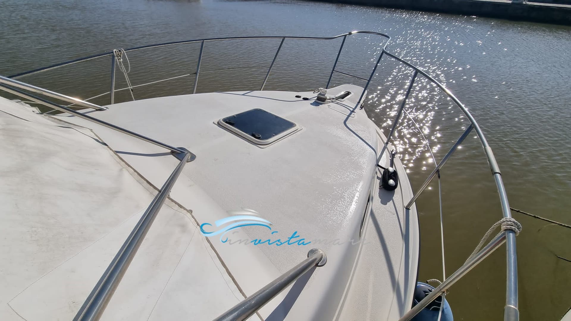 Plastik Space 310 Open - Detail View 1 Plastik Space 310 Open - Detail View 1