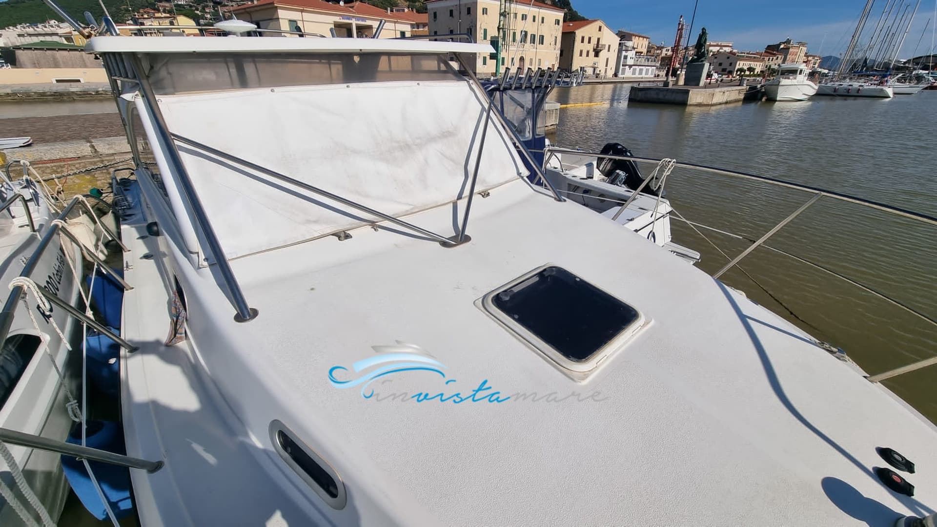 Plastik Space 310 Open - Interior View Plastik Space 310 Open - Interior View