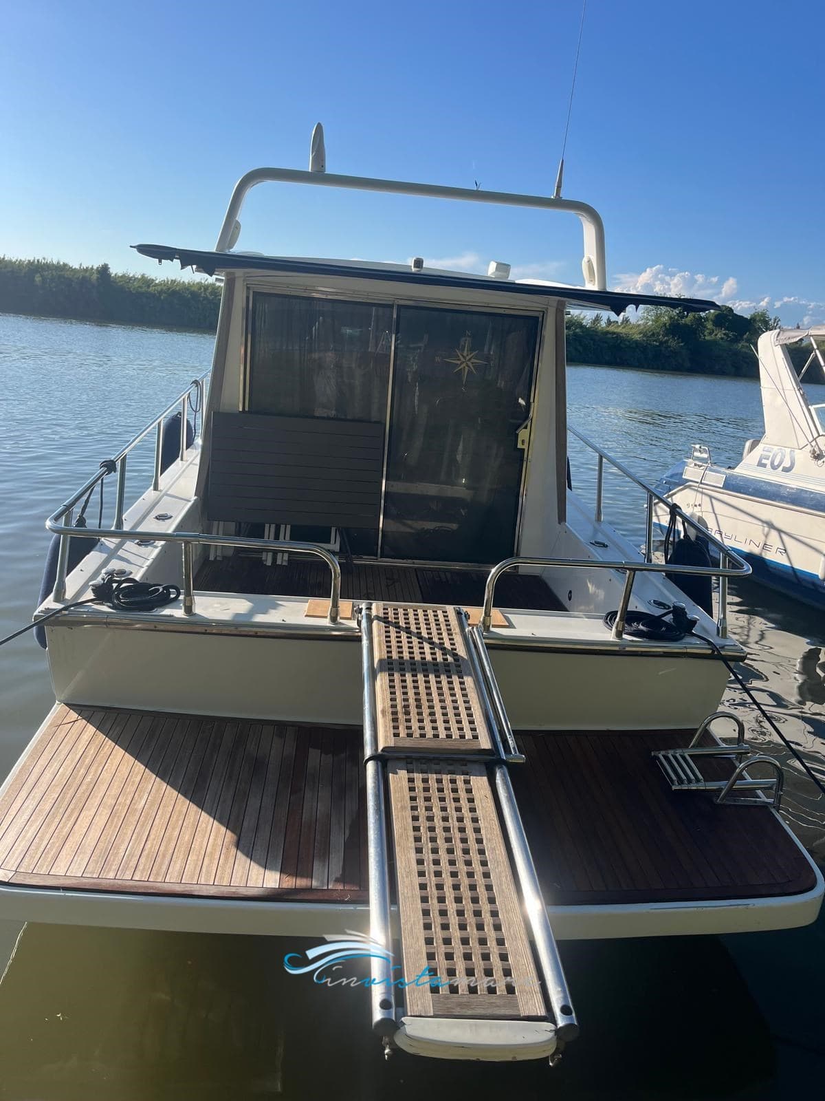 Dellapasqua Dc 9 Cabin - Detail View 1 Dellapasqua Dc 9 Cabin - Detail View 1