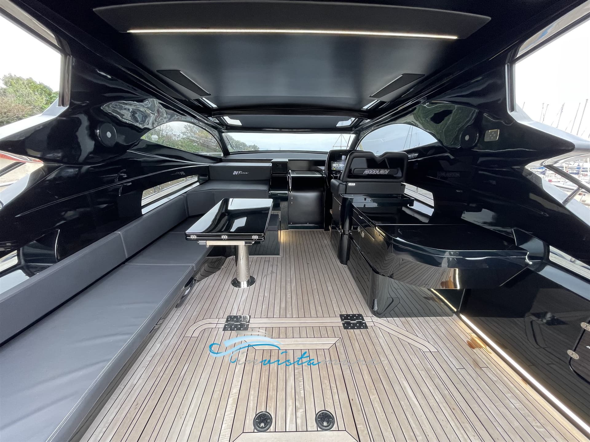 Rizzardi Infive - Deck View Rizzardi Infive - Deck View