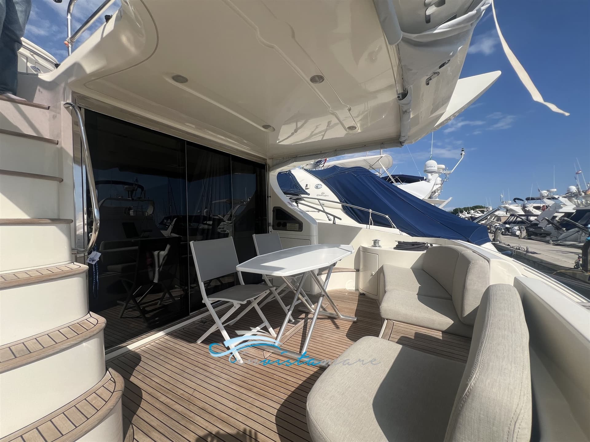 Azimut 50 Flybridge - Deck View Azimut 50 Flybridge - Deck View