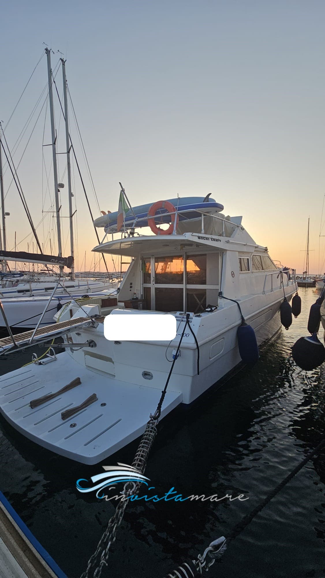 Mochi Craft Dominator 42 S - Detail View 1 Mochi Craft Dominator 42 S - Detail View 1